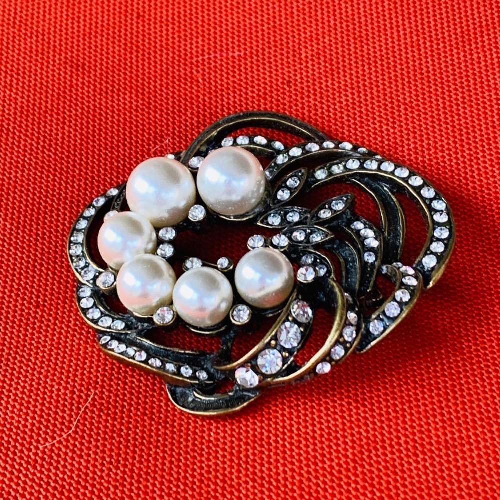 Freshwater Pearl in Antiqued Brass Brooch